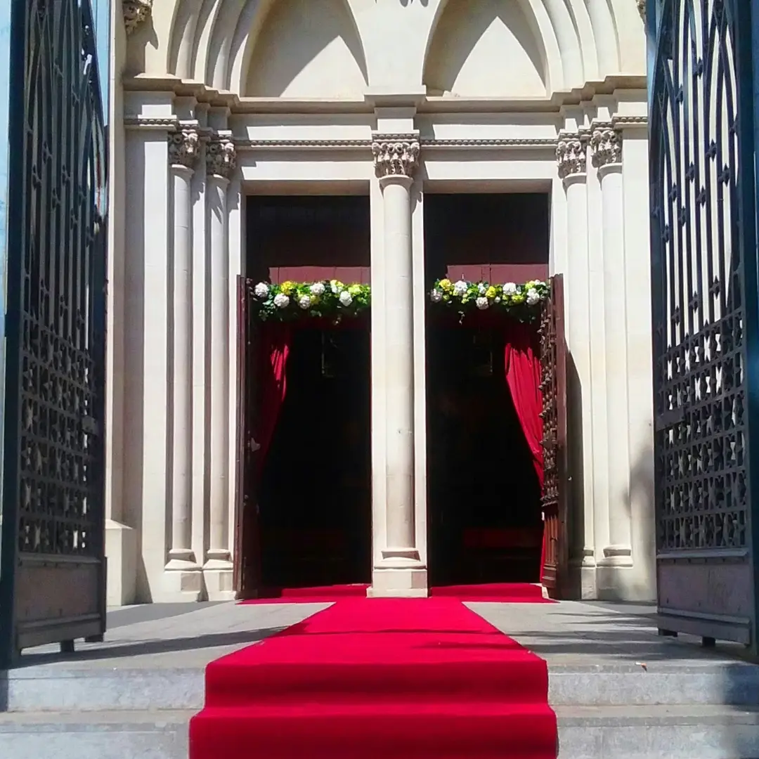 alfombra roja capilla colegio nuestra senora del pilar
