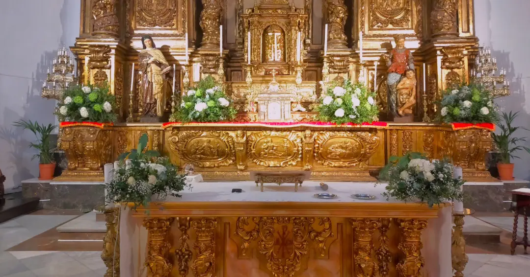 decoracion floral blanca parroquia santa teresa y santa isabel