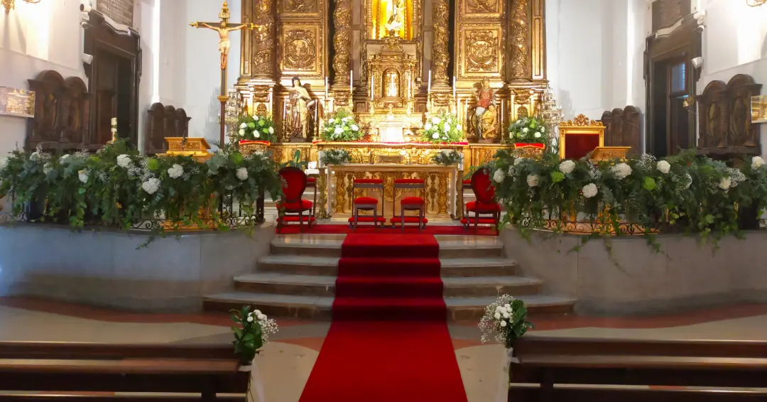 decoracion floral interior con hortensias parroquia santa teresa y santa isabel