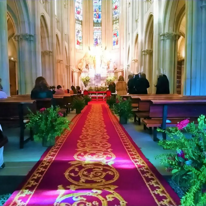 pasillo decorado capilla colegio nuestra senora del pilar 800x800