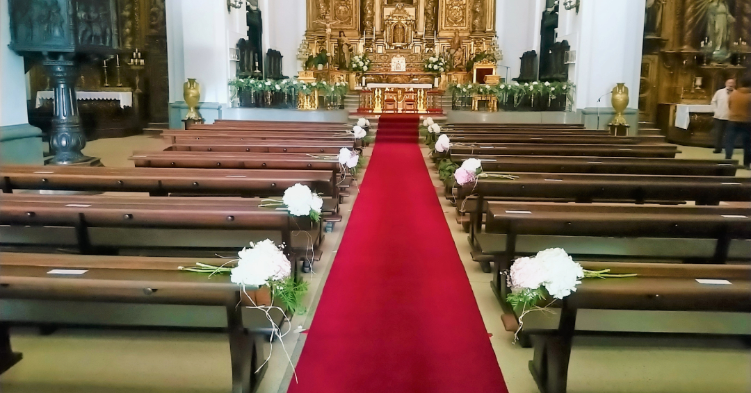 alfombra roja interior parroquia santa teresa y santa isabel
