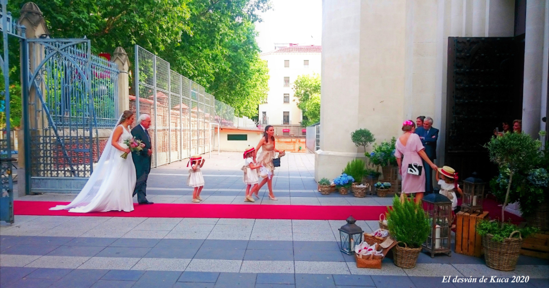 moqueta exterior capilla colegio nuestra senora del pilar